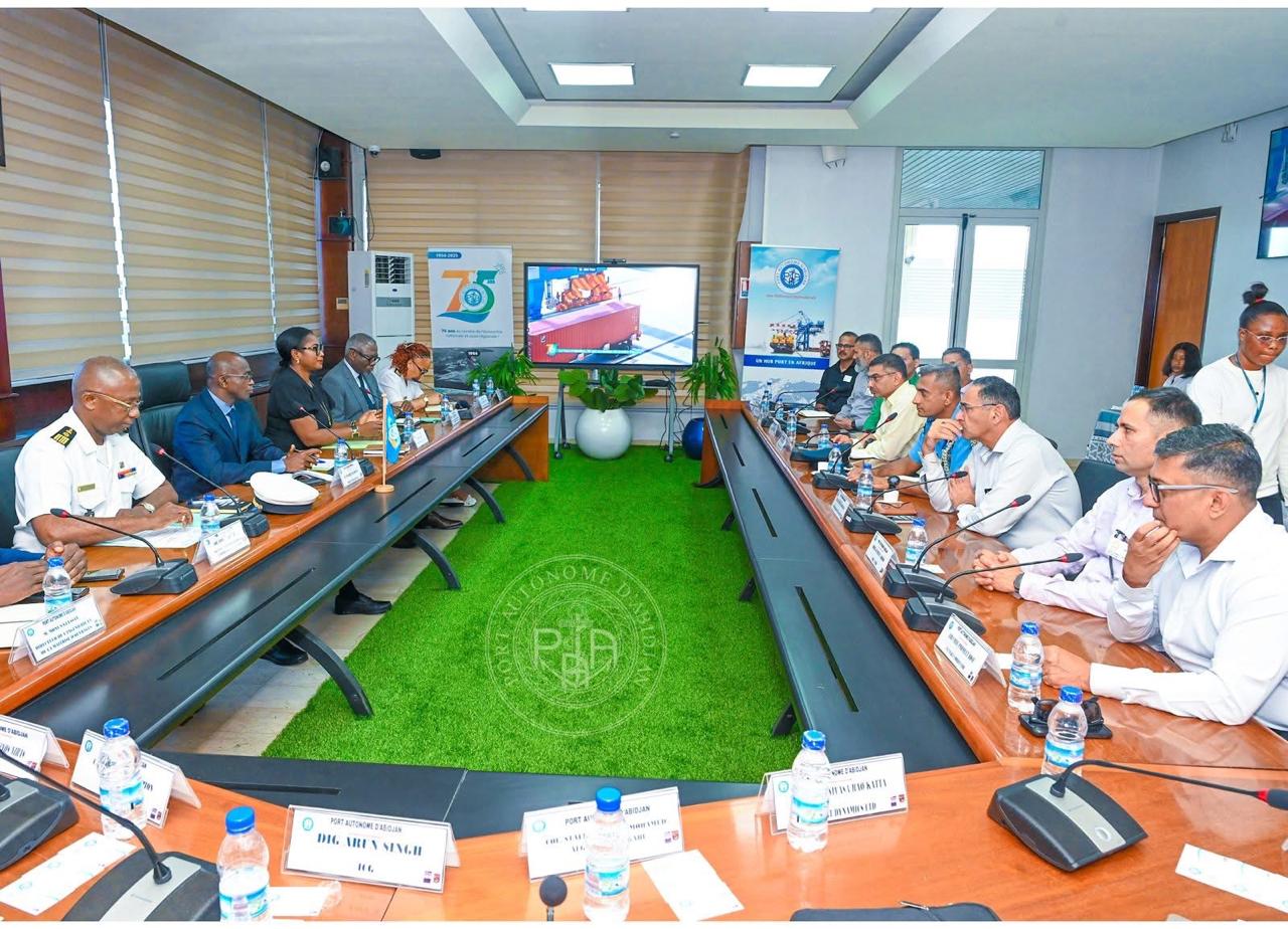 Ivory Coast - India: the National Defense College of New Delhi immersed at the Port